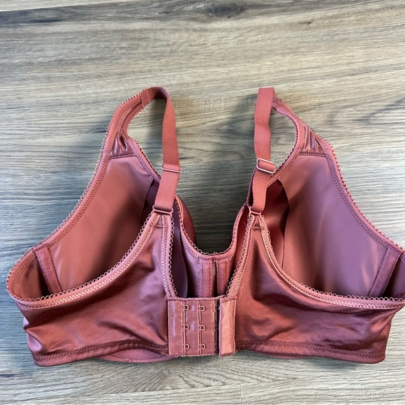 Wacoal Rust Bra - Picture 4 of 7